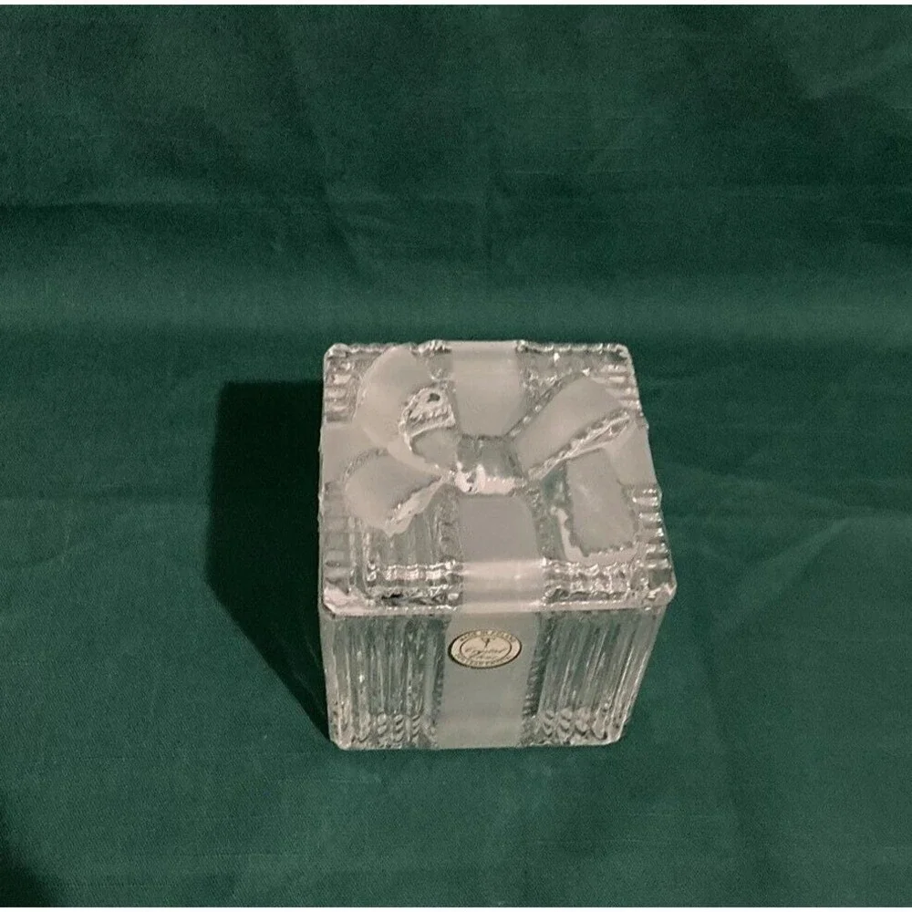 Vintage Trinket Box with Bow on Lid 24% Lead Crystal Made in Poland Sticker